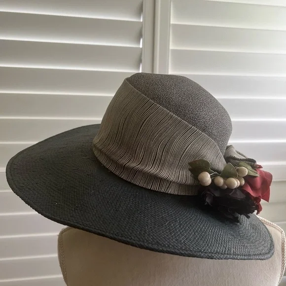 Beautiful Grey with Floral accent Vintage ladies Derby / Church Hat. - Picture 2 of 7